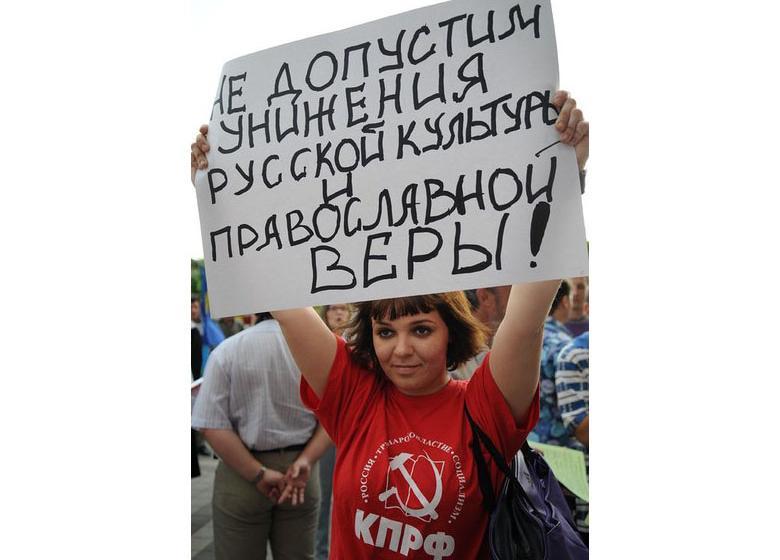 "Интерфакс" о заявлении Г.А.Зюганова в связи с агрессией против РПЦ: На многое мы с Церковью смотрим по-разному. Мы готовы на споры с ней. Однако коренные наши взгляды на сути будущего человека, земной цивилизации совпадают