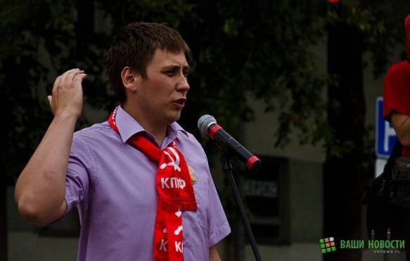 Новгородская область. Комсомолец Константин Иванов – скупщикам газет: «Давайте, до свидания!»