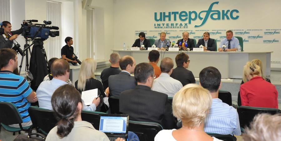 Г.А. Зюганов: «КПРФ призывает все конструктивные политические силы к конкретной дискуссии по ключевым проблемам смены социально-экономического курса». 