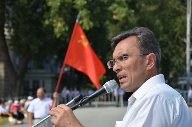 Руки прочь от народного избранника В.И. Бессонова! Митинги и пикеты КПРФ в Ростове-на-Дону