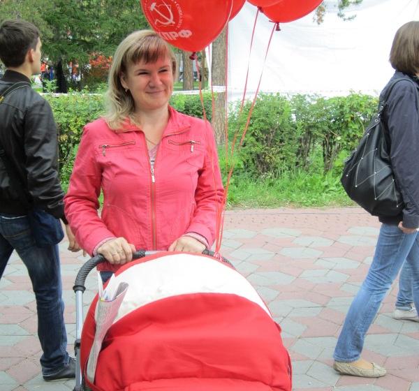 Челябинск. Коммунисты приняли участие в общественно-политическом вернисаже