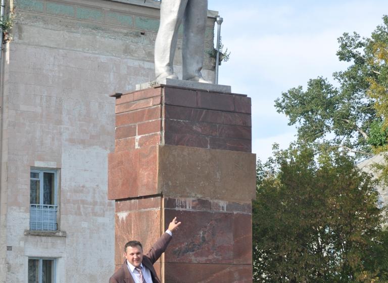 Тульская область. Коммунисты г.Донской восстанавливают памятник В.И.Ленину