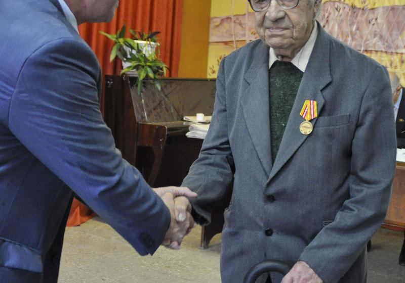 Ульяновск. Ветерану партии М.И. Лимасову исполнилось 103 года
