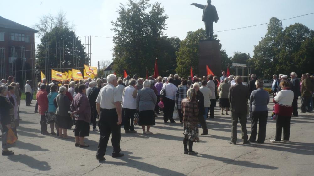 Тульская область. На митинге в Богородицке против отставки главы-единоросса голосовал только директор похоронного бюро