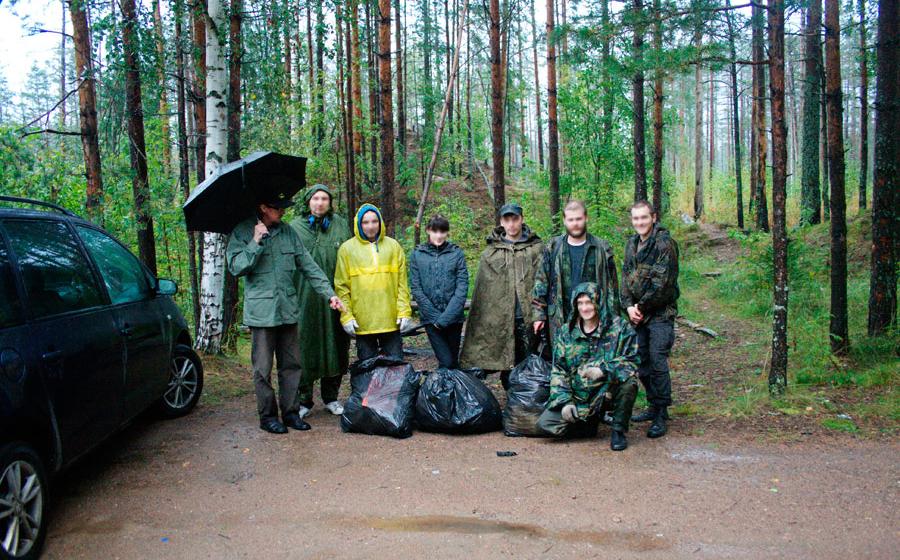 Санкт-Петербург. Члены движения «Русский лад» провели экологический субботник