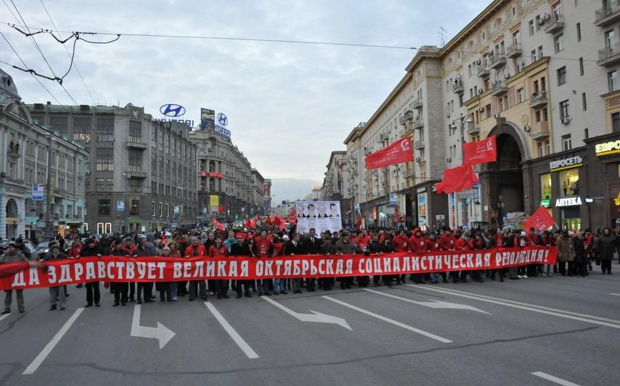 Великому Октябрю – Слава! В Москве 7 ноября пройдут шествие и митинг. Сбор на шествие в 16.30 на Пушкинской. Призывы и лозунги Центрального Комитета КПРФ к 95-й годовщине Великой Октябрьской социалистической революции
