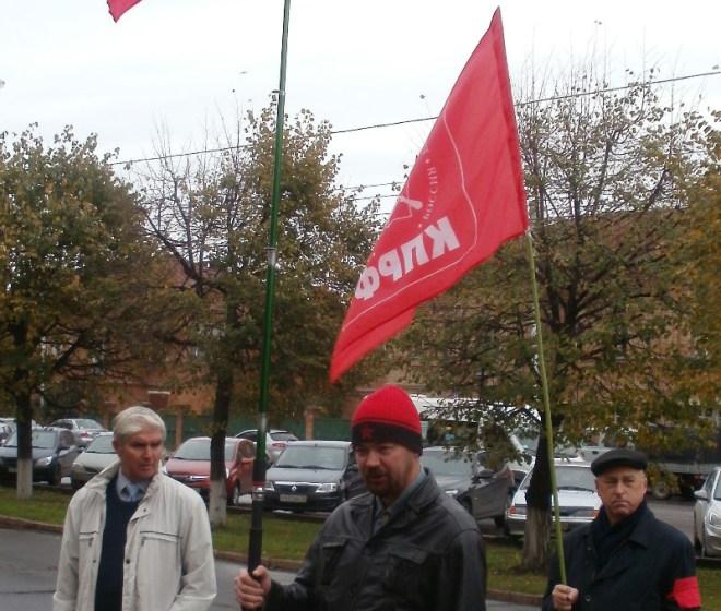 «Не забудем! Не простим!». Коммунисты Ульяновска провели пикет протеста в день расстрела парламента