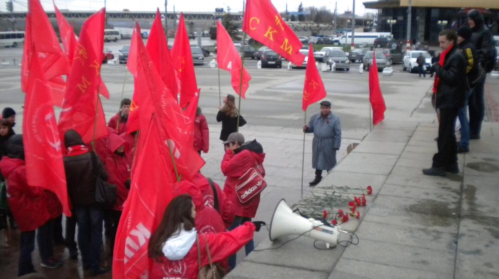 94-ю годовщину основания Комсомола нижегородские коммунисты отметили автопробегом и митингом