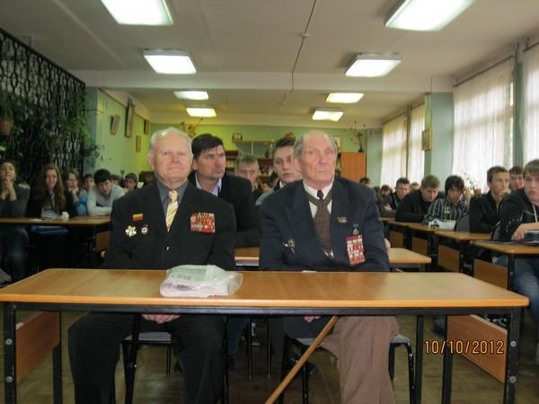 Новгородская область.  Коммунисты и комсомольцы приняли участие в мероприятии, посвященном 70-летию «Молодой Гвардии»