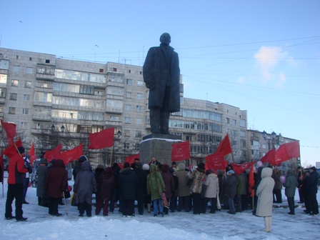 Магадан. Коммунисты провели торжественное шествие к памятнику В.И. Ленина
