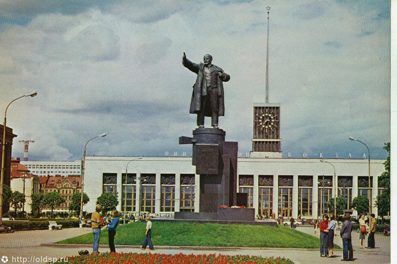 ЛДПР замахнулась на памятники отцу-основателю Российской Федерации В.И.Ленину. Что бы было в США с теми, кто потребовал бы снести памятники Дж.Вашингтону?
