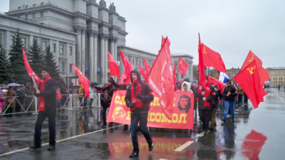 Самара. Комсомольцы поучаствовали в параде памяти "Запасная столица"