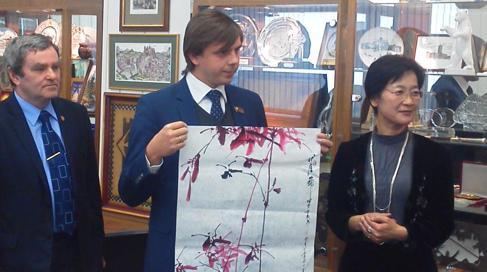 Руководитель фракции КПРФ в Мосгордуме А.Е. Клычков провел встречу с делегацией из Тяньцзиньского китайско-русского центра культуры и искусств