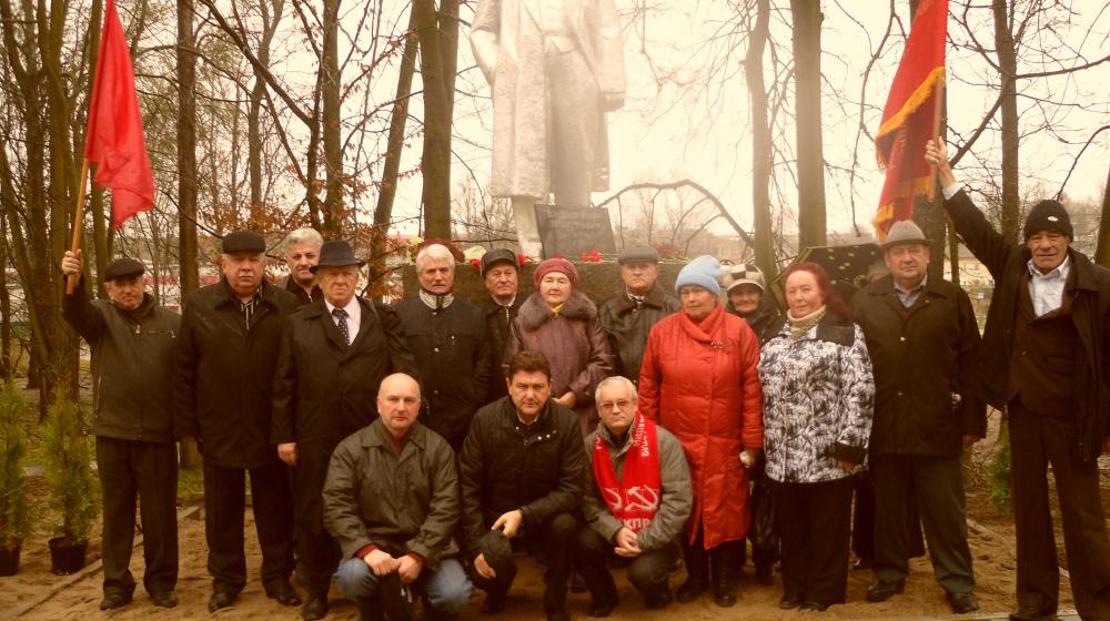 Калининградская область. Благодаря стараниям коммунистов памятник В.И. Ленину в Гвардейске вернулся на прежнее место