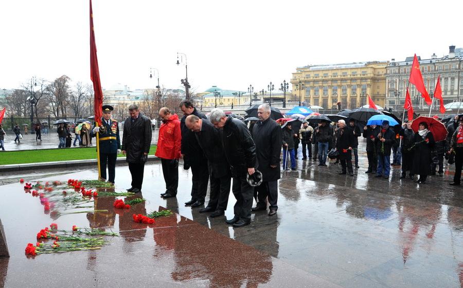 Возложение цветов к Мавзолею В.И. Ленина (Фоторепортаж)