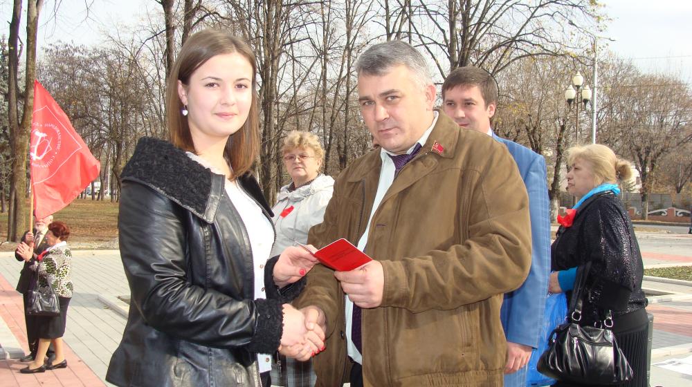 В Кабардино-Балкарии прошли акции КПРФ, посвященные 95-й годовщине Великой Октябрьской социалистической революции