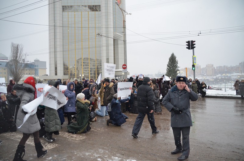Чувашия. Противники электронных карт добились слова в Госсовете, лишь перекрыв дорогу