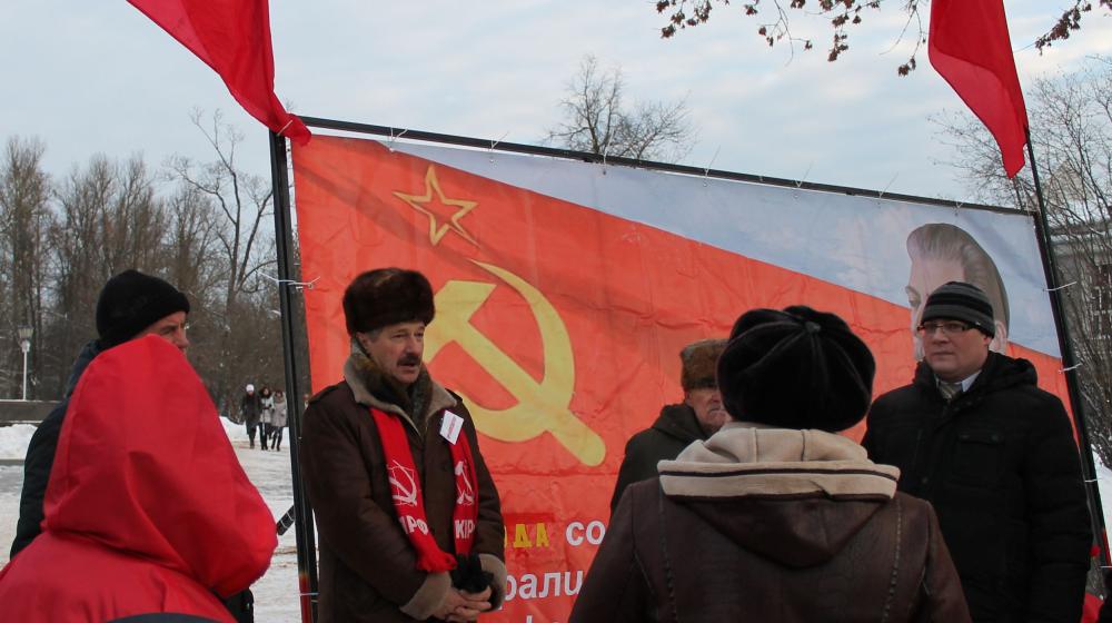 Псковские коммунисты провели пикет в честь дня рождения И.В. Сталина