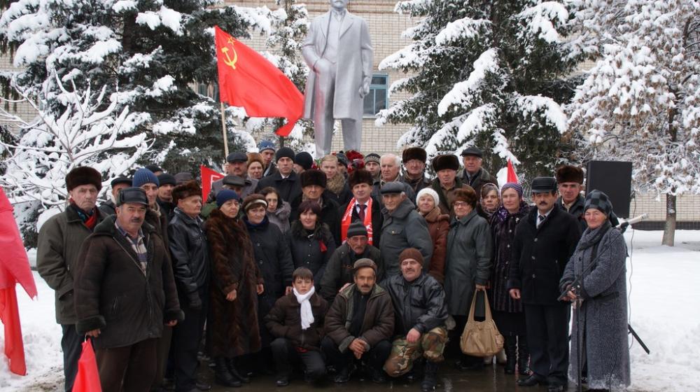 В ауле Новая Джегута Карачаево-Черкесской Республики в день 90-летия образования СССР открыт памятник Ленину