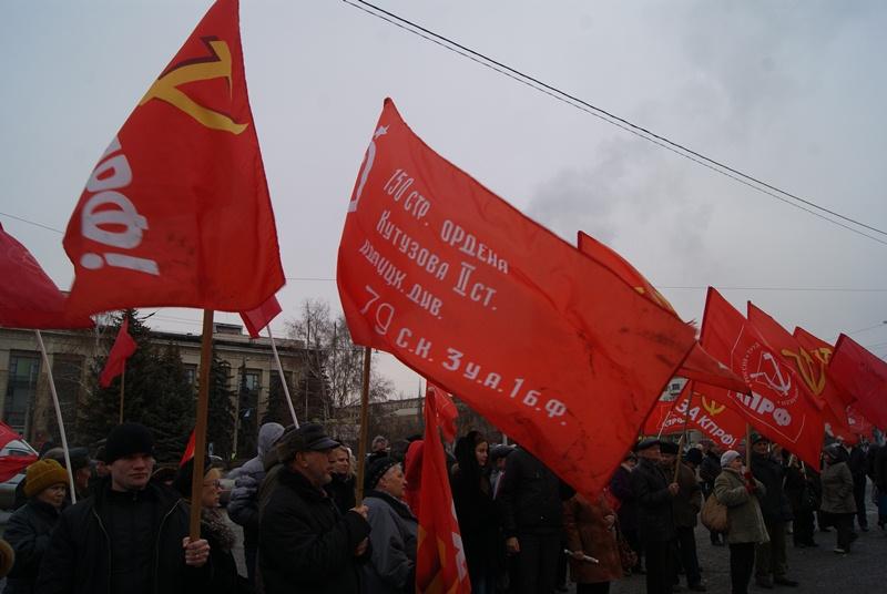 На 90-летие СССР волгоградские коммунисты провели автопробег и митинг