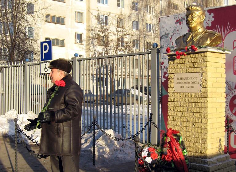 Тамбов. Цветы Великому Человеку