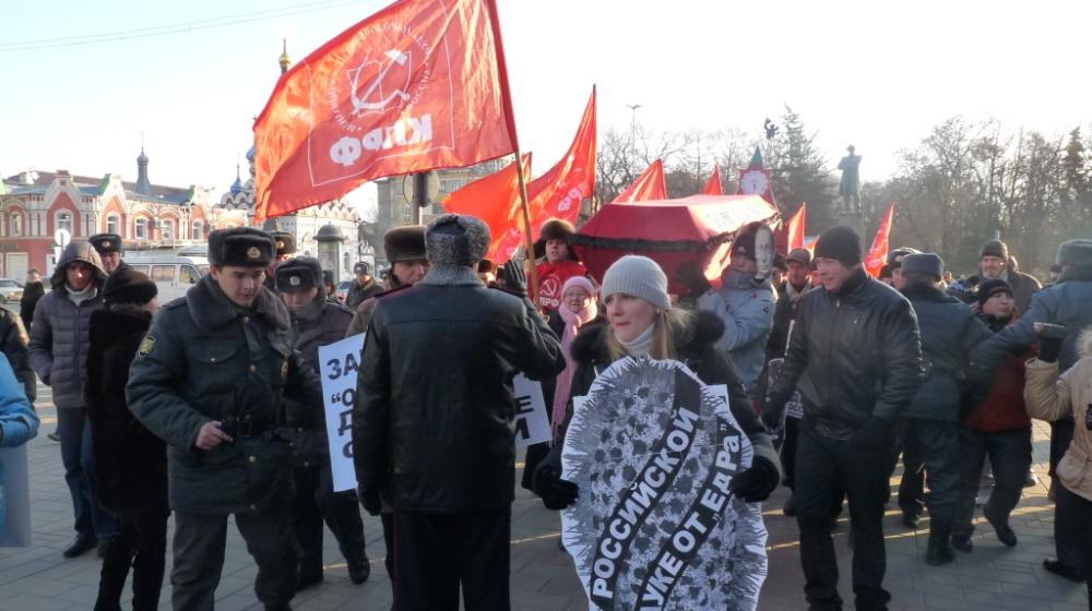 Развал образования – удар по будущему страны! Протестная акция коммунистов Саратова