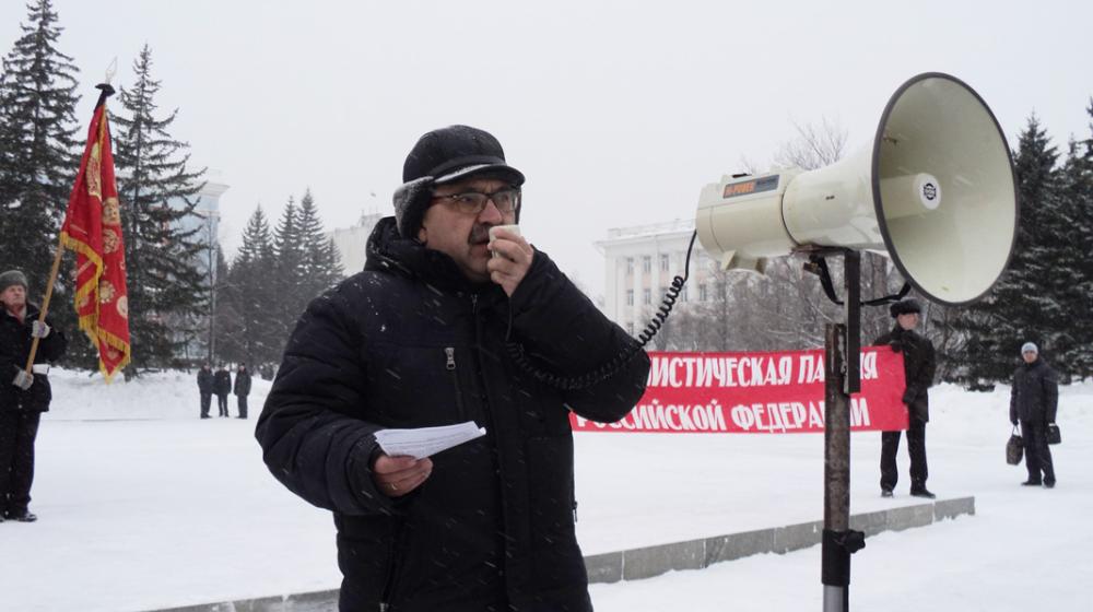 21 января барнаульские коммунисты провели митинг и возложили цветы к памятникам Ленину