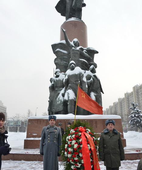В Москве коммунисты возложили цветы к памятнику В.И. Ленину