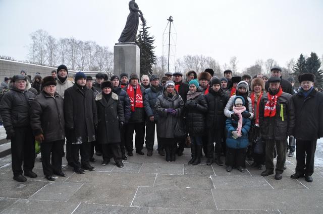 Санкт-Петербург: Коммунисты и комсомольцы почтили память жертв блокады