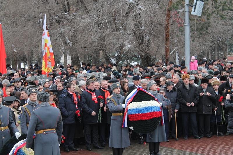 С праздником, с юбилеем, с Победой в великой Cталинградской битве, дорогие товарищи! Фоторепортаж об акциях КПРФ в Сталинграде