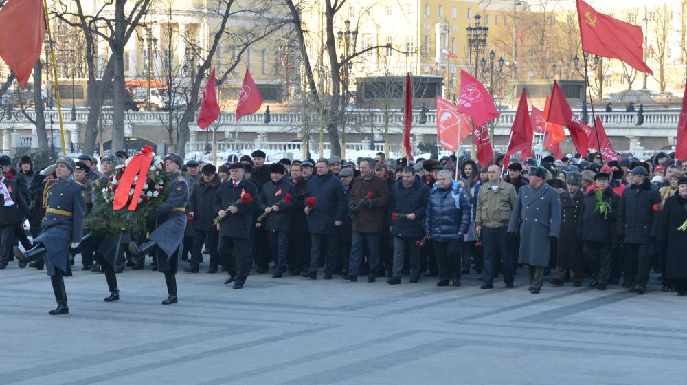 Возложение цветов к Могиле Неизвестного Солдата у Кремлевской стены