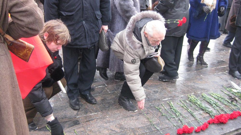 Владимирская область. Коммунисты отметили 70-летие Сталинградской битвы возложением цветов и вахтой памяти