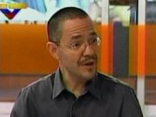 Венесуэла: Опубликованы фото послеоперационного восстановления президента Чавеса. Он в сознании и улыбается, но не может пока говорить