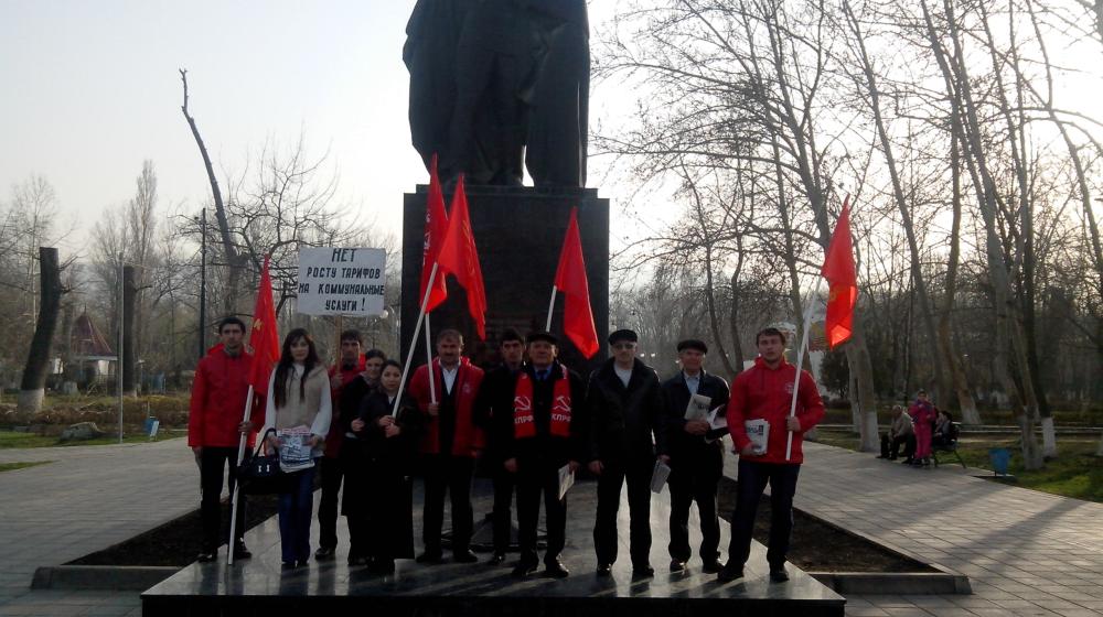 Дагестанские коммунисты и комсомольцы провели акции протеста против роста тарифов ЖКХ