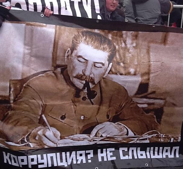 В Москве началось многотысячное шествие коммунистов против повышения тарифов на услуги ЖКХ