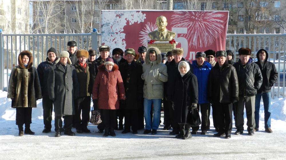 «Прости нас, товарищ Сталин!». Тамбовские коммунисты возложили цветы к бюсту советского лидера