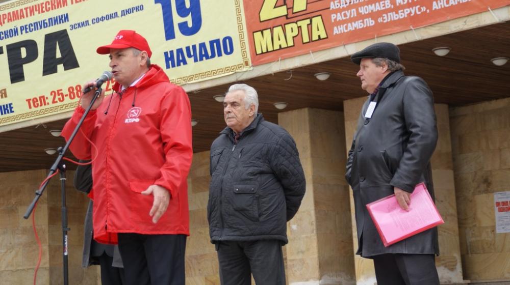 «Беспредел» в сфере ЖКХ требует объединения народа на борьбу с режимом. Репортаж с митинга в Черкесске против роста цен на коммунальные услуги