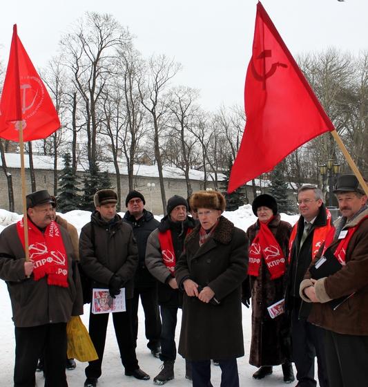 Псковские коммунисты провели митинг в память И.В. Сталина