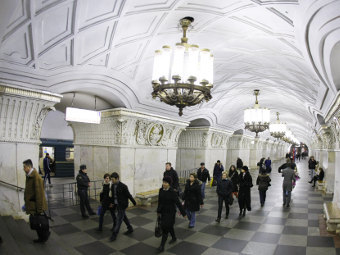 Пьяные полицейские задержаны за драку со стрельбой в московском метро