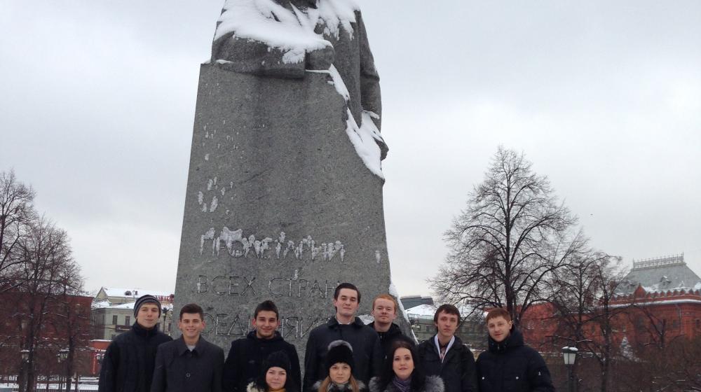 Московский Комсомол: Цветы Марксу