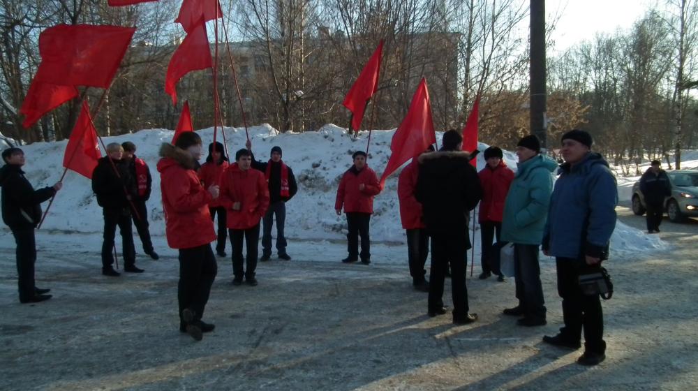 Нижегородские коммунисты и комсомольцы провели серию пикетов в память 60-й годовщины со дня смерти И.В. Сталина