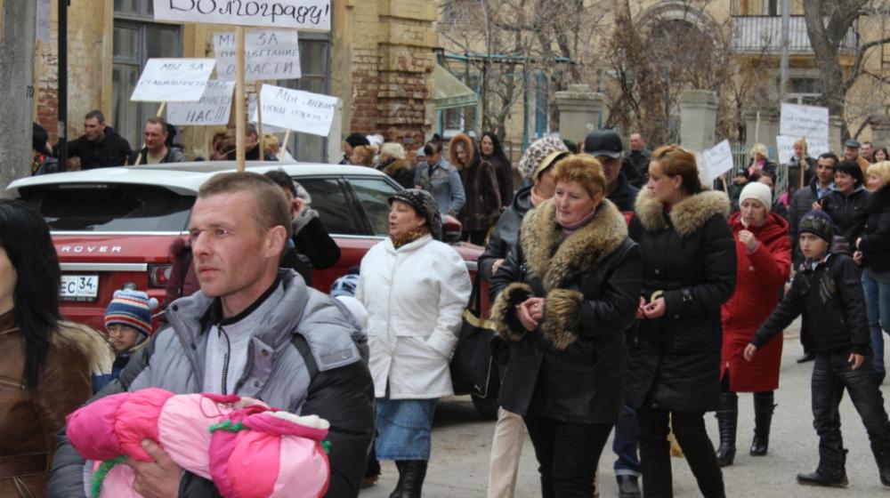 Волгоградская область. Митингующих  за губернатора «прокачали» алкоголем