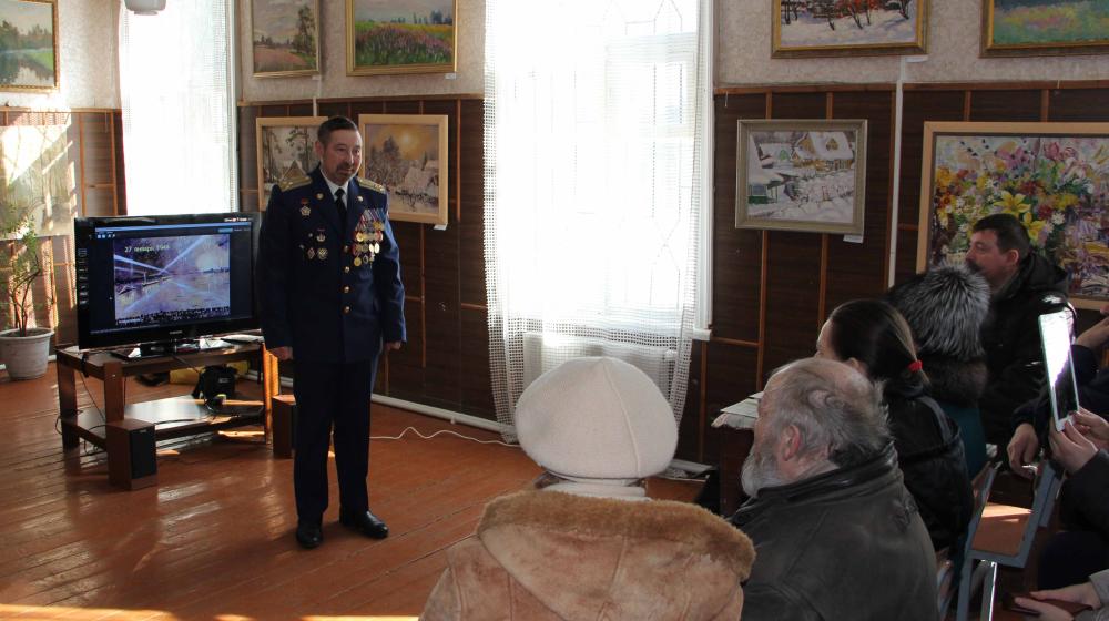 Политика малых дел. Петербургские и гатчинские коммунисты организовали субботник в музее «Дачная столица»