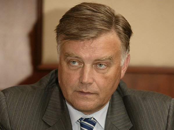 Якунин поспешил откреститься от доклада о победе КПРФ на выборах 