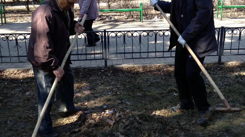 Коммунисты вышли на субботник в Сормовском районе Нижегородской области