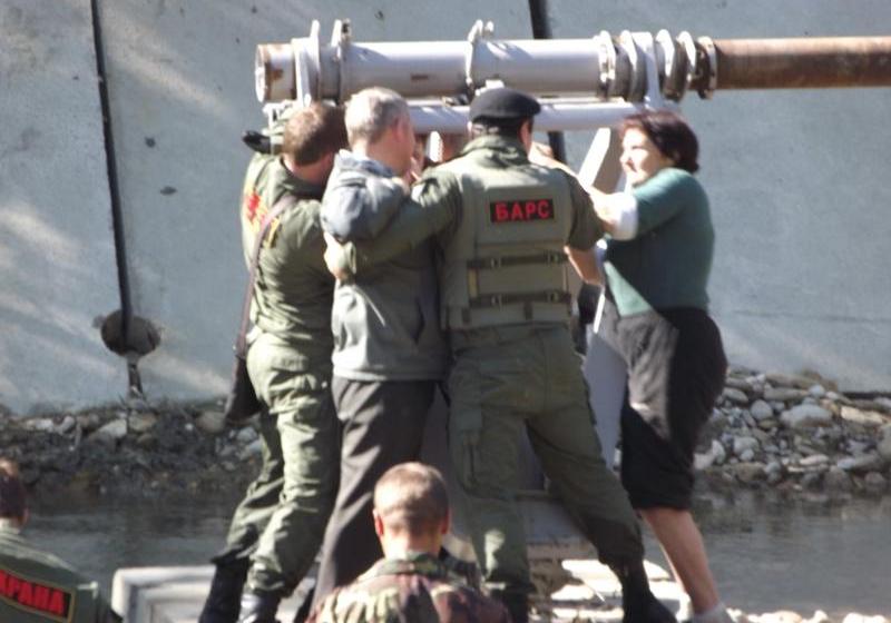 "ГазЭнергоСтрой" спровоцировал очередной всплеск гражданского протеста против строительства Кудепстинской ТЭС. С.П. Обухов обратился в Генпрокуратуру и МВД в связи с нарушением природоохранного законодательства 