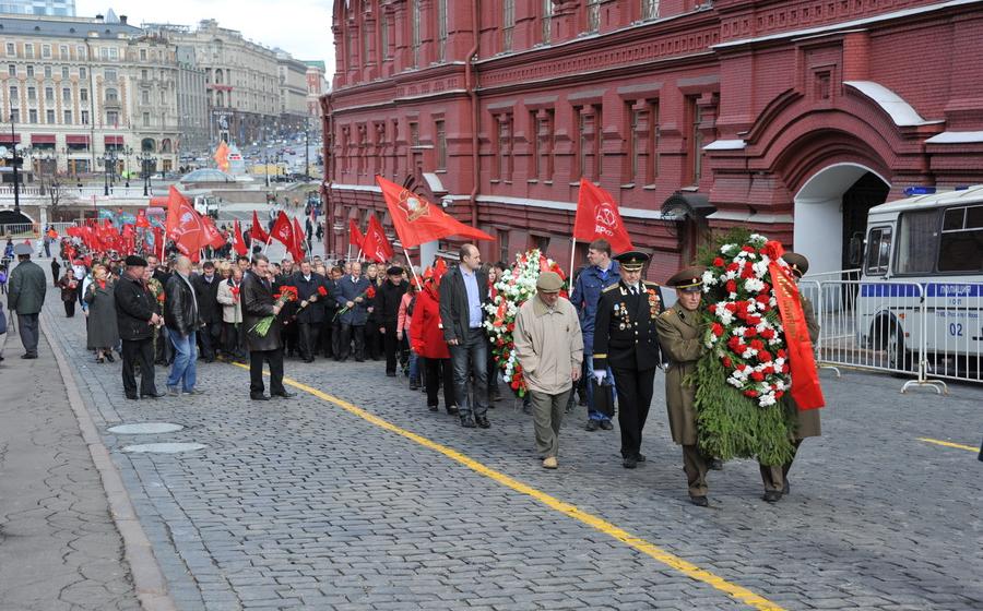 Цветы к Мавзолею В.И. Ленина