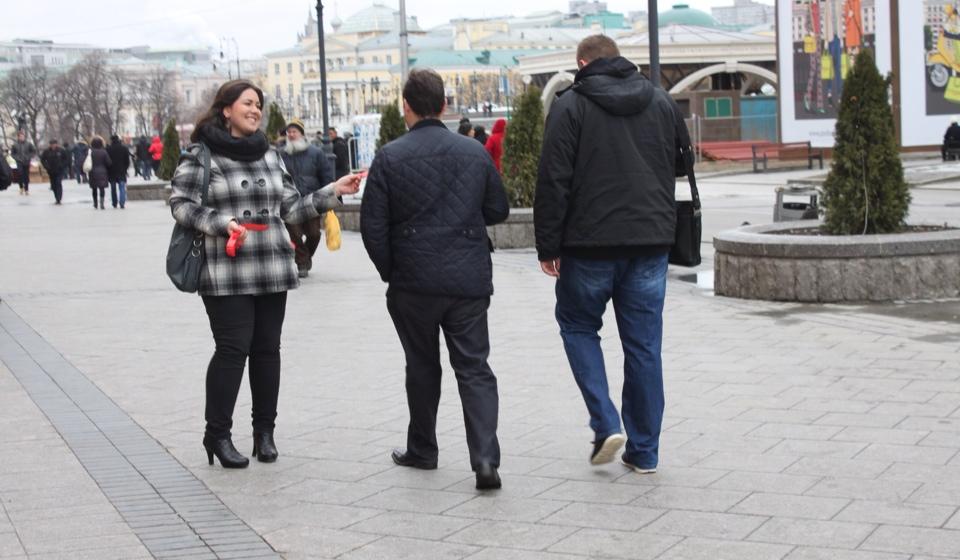 Комсомольцы Москвы: Наше Знамя - Красное!