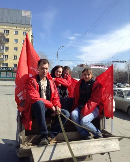 В канун дня рождения В.И. Ленина в Екатеринбурге коммунисты организовали два пробега: автомобильный и конный 