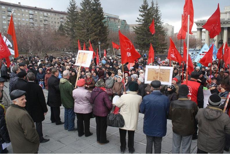 Новосибирцы сказали «нет» коммунальному террору. На массовый митинг под знамена КПРФ встали представители ЛДПР, "Яблока", "Патриотов России"